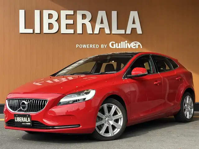 ボルボ Ｖ４０ D4 インスクリプション 高知県 2017(平29)年 4.9万km パッションレッド INTELLISAFE/歩行者・サイクリスト検知機能付追突回避/軽減フルオートブレーキ・システム/(ミリ波レーダー、デジタルカメラ、赤外線レーザー方式)/全車速追従機能付ACC/LKA/LCMA/RSI/DAC/AHB/BLIS/CTA/リアビューカメラ/歩行者エアバック/LEDヘッドライト/harman/kardonプレミアムサウンド/本革シート/前席シートヒーター/17インチSarpasアルミホイールダイヤモンドカット/パノラマ・ガラスルーフ/SENSUS　CONNECT(HDDナビ)/地デジ/BT/CD/社外ドライブレコーダー/ETC