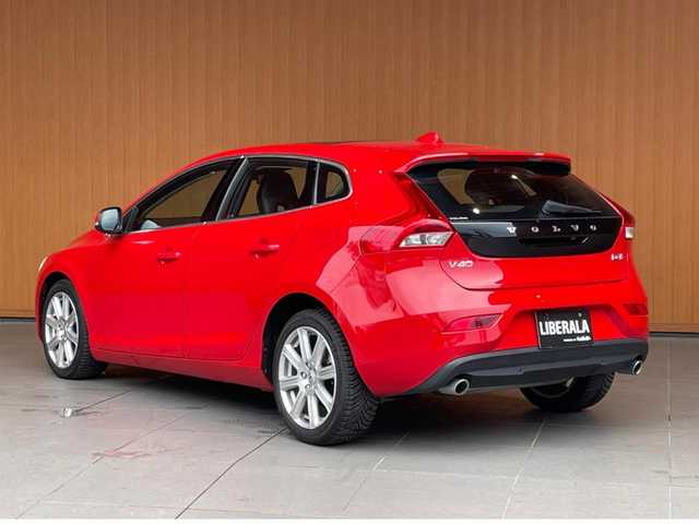 ボルボ Ｖ４０ D4 インスクリプション 高知県 2017(平29)年 4.9万km パッションレッド 純正ナビ /バックカメラ　/フルセグTV /パノラマサンルーフ /harman/kardon/ブラインドスポット /レーンキープ /ACC/黒革シート /シートヒーター/LEDヘッドライト /純正17インチアルミ/コーナーセンサー