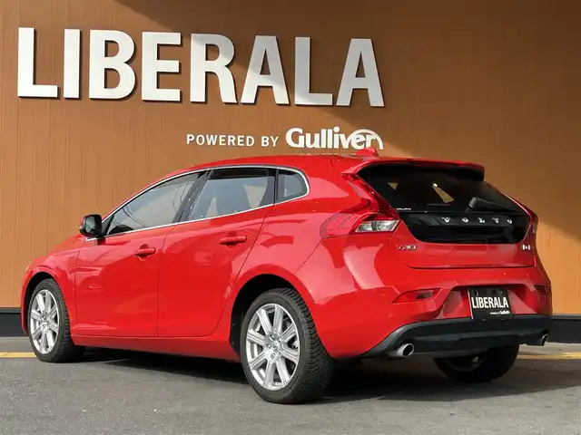 ボルボ Ｖ４０ D4 インスクリプション 高知県 2017(平29)年 4.9万km パッションレッド INTELLISAFE/歩行者・サイクリスト検知機能付追突回避/軽減フルオートブレーキ・システム/(ミリ波レーダー、デジタルカメラ、赤外線レーザー方式)/全車速追従機能付ACC/LKA/LCMA/RSI/DAC/AHB/BLIS/CTA/リアビューカメラ/歩行者エアバック/LEDヘッドライト/harman/kardonプレミアムサウンド/本革シート/前席シートヒーター/17インチSarpasアルミホイールダイヤモンドカット/パノラマ・ガラスルーフ/SENSUS　CONNECT(HDDナビ)/地デジ/BT/CD/社外ドライブレコーダー/ETC