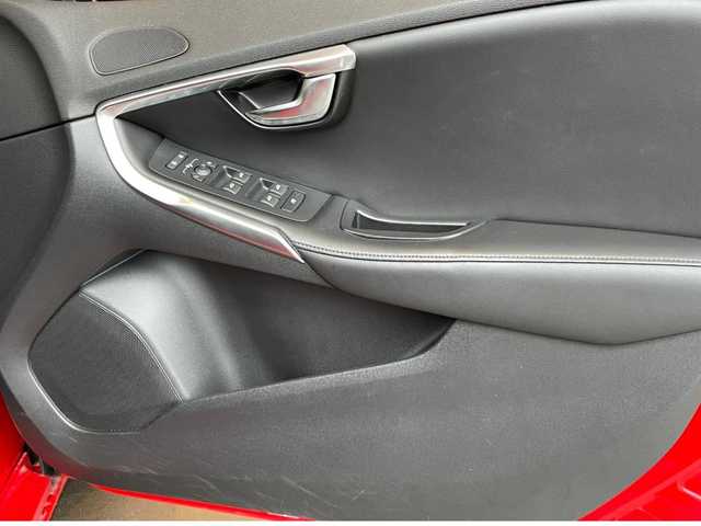 ボルボ Ｖ４０ D4 インスクリプション 高知県 2017(平29)年 4.9万km パッションレッド 純正ナビ /バックカメラ　/フルセグTV /パノラマサンルーフ /harman/kardon/ブラインドスポット /レーンキープ /ACC/黒革シート /シートヒーター/LEDヘッドライト /純正17インチアルミ/コーナーセンサー