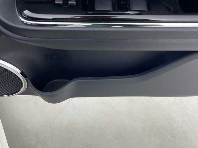 トヨタ アクア G GRスポーツ 17インチPKG 秋田県 2018(平30)年 5.6万km ライムホワイトパールクリスタルシャイン 純正ナビ【AM/FM/BT/CD】 /フルセグTV /バックカメラ /ETC /GR専用ハーフレザーシート　/GR専用フロアマット　/寒冷地仕様　/クルーズコントロール　/オートマチックハイビーム　/フロントワイパーデアイサー /ソナー/オートエアコン /ハーフレザー/革巻きステアリング/EV MODE/ECO MODE/横滑り防止装置/衝突被害軽減システム/オートライト/スマートキー/ステアリングリモコン/レーン逸脱防止/プッシュスタート /電格ミラー/純正フロアマット/サイドバイザー /純正AW/ウィンカーミラー /フォグライト /保証書/取扱説明書