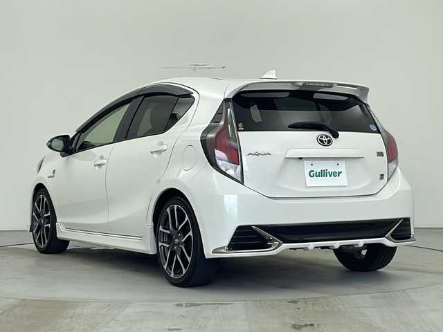 トヨタ アクア G GRスポーツ 17インチPKG 秋田県 2018(平30)年 5.6万km ライムホワイトパールクリスタルシャイン 純正ナビ【AM/FM/BT/CD】 /フルセグTV /バックカメラ /ETC /GR専用ハーフレザーシート　/GR専用フロアマット　/寒冷地仕様　/クルーズコントロール　/オートマチックハイビーム　/フロントワイパーデアイサー /ソナー/オートエアコン /ハーフレザー/革巻きステアリング/EV MODE/ECO MODE/横滑り防止装置/衝突被害軽減システム/オートライト/スマートキー/ステアリングリモコン/レーン逸脱防止/プッシュスタート /電格ミラー/純正フロアマット/サイドバイザー /純正AW/ウィンカーミラー /フォグライト /保証書/取扱説明書