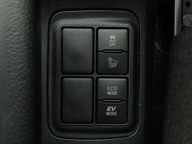 トヨタ アクア G GRスポーツ 17インチPKG 秋田県 2018(平30)年 5.6万km ライムホワイトパールクリスタルシャイン 純正ナビ【AM/FM/BT/CD】 /フルセグTV /バックカメラ /ETC /GR専用ハーフレザーシート　/GR専用フロアマット　/寒冷地仕様　/クルーズコントロール　/オートマチックハイビーム　/フロントワイパーデアイサー /ソナー/オートエアコン /ハーフレザー/革巻きステアリング/EV MODE/ECO MODE/横滑り防止装置/衝突被害軽減システム/オートライト/スマートキー/ステアリングリモコン/レーン逸脱防止/プッシュスタート /電格ミラー/純正フロアマット/サイドバイザー /純正AW/ウィンカーミラー /フォグライト /保証書/取扱説明書