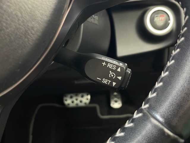 トヨタ アクア G GRスポーツ 17インチPKG 秋田県 2018(平30)年 5.6万km ライムホワイトパールクリスタルシャイン 純正ナビ【AM/FM/BT/CD】 /フルセグTV /バックカメラ /ETC /GR専用ハーフレザーシート　/GR専用フロアマット　/寒冷地仕様　/クルーズコントロール　/オートマチックハイビーム　/フロントワイパーデアイサー /ソナー/オートエアコン /ハーフレザー/革巻きステアリング/EV MODE/ECO MODE/横滑り防止装置/衝突被害軽減システム/オートライト/スマートキー/ステアリングリモコン/レーン逸脱防止/プッシュスタート /電格ミラー/純正フロアマット/サイドバイザー /純正AW/ウィンカーミラー /フォグライト /保証書/取扱説明書
