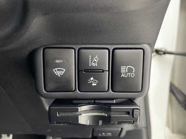 トヨタ アクア G GRスポーツ 17インチPKG 秋田県 2018(平30)年 5.6万km ライムホワイトパールクリスタルシャイン 純正ナビ【AM/FM/BT/CD】 /フルセグTV /バックカメラ /ETC /GR専用ハーフレザーシート　/GR専用フロアマット　/寒冷地仕様　/クルーズコントロール　/オートマチックハイビーム　/フロントワイパーデアイサー /ソナー/オートエアコン /ハーフレザー/革巻きステアリング/EV MODE/ECO MODE/横滑り防止装置/衝突被害軽減システム/オートライト/スマートキー/ステアリングリモコン/レーン逸脱防止/プッシュスタート /電格ミラー/純正フロアマット/サイドバイザー /純正AW/ウィンカーミラー /フォグライト /保証書/取扱説明書
