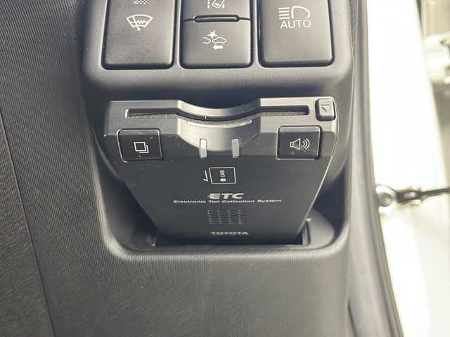 トヨタ アクア G GRスポーツ 17インチPKG 秋田県 2018(平30)年 5.6万km ライムホワイトパールクリスタルシャイン 純正ナビ【AM/FM/BT/CD】 /フルセグTV /バックカメラ /ETC /GR専用ハーフレザーシート　/GR専用フロアマット　/寒冷地仕様　/クルーズコントロール　/オートマチックハイビーム　/フロントワイパーデアイサー /ソナー/オートエアコン /ハーフレザー/革巻きステアリング/EV MODE/ECO MODE/横滑り防止装置/衝突被害軽減システム/オートライト/スマートキー/ステアリングリモコン/レーン逸脱防止/プッシュスタート /電格ミラー/純正フロアマット/サイドバイザー /純正AW/ウィンカーミラー /フォグライト /保証書/取扱説明書