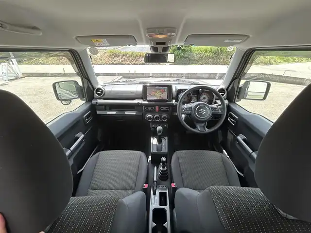 スズキ ジムニー シエラ JC 富山県 2023(令5)年 1万km ミディアムグレー ワンオーナー/4WD/クルーズコントロール/レーンキープアシスト/横滑り防止装置/衝突軽減システム/ダウンヒルアシストコントロール/社外SDナビ/フルセグTV/Bluetooth/DVD再生/バックカメラ/ビルトインETC/社外アルミホイール/運転席助手席シートヒーター
