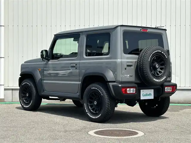 スズキ ジムニー シエラ JC 富山県 2023(令5)年 1万km ミディアムグレー ワンオーナー/4WD/クルーズコントロール/レーンキープアシスト/横滑り防止装置/衝突軽減システム/ダウンヒルアシストコントロール/社外SDナビ/フルセグTV/Bluetooth/DVD再生/バックカメラ/ビルトインETC/社外アルミホイール/運転席助手席シートヒーター