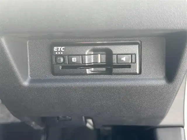 スズキ ジムニー シエラ JC 富山県 2023(令5)年 1万km ミディアムグレー ワンオーナー/4WD/クルーズコントロール/レーンキープアシスト/横滑り防止装置/衝突軽減システム/ダウンヒルアシストコントロール/社外SDナビ/フルセグTV/Bluetooth/DVD再生/バックカメラ/ビルトインETC/社外アルミホイール/運転席助手席シートヒーター