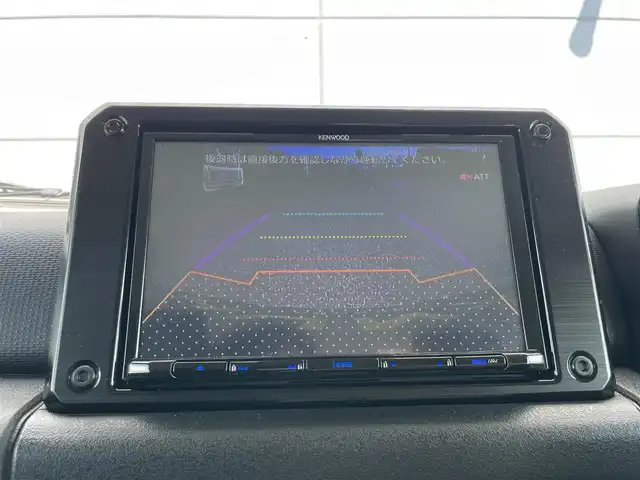 スズキ ジムニー シエラ JC 千葉県 2023(令5)年 1万km ミディアムグレー 衝突軽減ブレーキ/レーンキープアシスト/クルーズコントロール/社外メモリナビ/　フルセグ/BT/DVD/CD/USB/バックカメラ/ステアリングスイッチ/ETC/LEDヘッドライト/オートライト/フォグライト/スマートキー/プッシュスタート/純正フロアマット/純正AW積込/電動格納ミラー