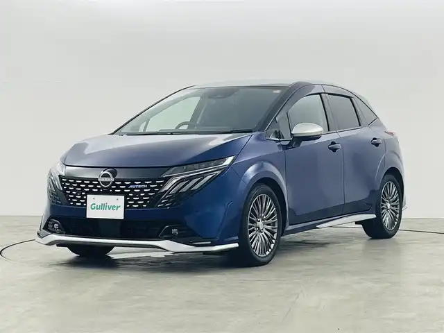 日産 オーラ オーテック 福島県 2025(令7)年 0.3万km オーロラフレアブルーパール /スーパーブラック 2トーン インテリジェントエマージェンシーブレーキ/・緊急停止支援システム/・前方衝突予測警報/・アダプティブLEDヘッドライト/・ふらつき防止装置/・標識検知機能/・車線逸脱警報装置/・後側方衝突防止支援システム/・後側方車両検知警報/・アラウンドビューモニター/・踏み間違い衝突防止アシスト/・後退時車両検知警報/純正9インチナビ/（TV/BT/AM・FM/HDMI）/・バックカメラ/ビルトインETC/デジタルインナーミラー/純正17インチアルミ/電子パーキング/・オートブレーキホールド/ブラインドスポットモニター/ヘッドアップディスプレイ/プッシュスタート/・スマートキー/純正フロアマット/D席パワーシート/・レザーシート/プッシュスタート/LEDライト/・オートライト/電動格納ミラー/ドアバイザー