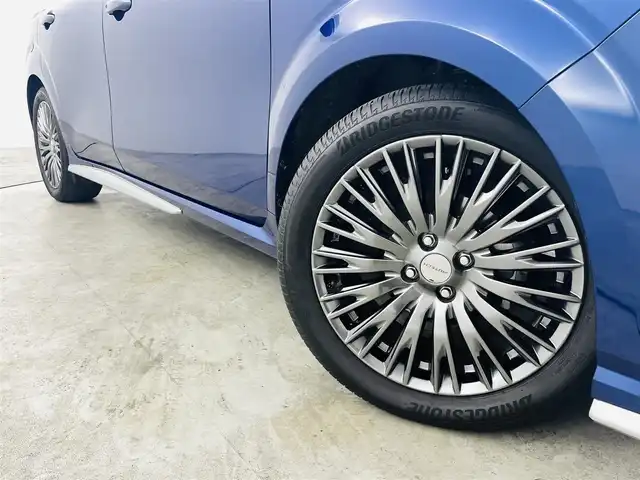 日産 オーラ オーテック 福島県 2025(令7)年 0.3万km オーロラフレアブルーパール /スーパーブラック 2トーン インテリジェントエマージェンシーブレーキ/・緊急停止支援システム/・前方衝突予測警報/・アダプティブLEDヘッドライト/・ふらつき防止装置/・標識検知機能/・車線逸脱警報装置/・後側方衝突防止支援システム/・後側方車両検知警報/・アラウンドビューモニター/・踏み間違い衝突防止アシスト/・後退時車両検知警報/純正9インチナビ/（TV/BT/AM・FM/HDMI）/・バックカメラ/ビルトインETC/デジタルインナーミラー/純正17インチアルミ/電子パーキング/・オートブレーキホールド/ブラインドスポットモニター/ヘッドアップディスプレイ/プッシュスタート/・スマートキー/純正フロアマット/D席パワーシート/・レザーシート/プッシュスタート/LEDライト/・オートライト/電動格納ミラー/ドアバイザー