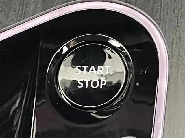 日産 オーラ オーテック 福島県 2025(令7)年 0.3万km オーロラフレアブルーパール /スーパーブラック 2トーン インテリジェントエマージェンシーブレーキ/・緊急停止支援システム/・前方衝突予測警報/・アダプティブLEDヘッドライト/・ふらつき防止装置/・標識検知機能/・車線逸脱警報装置/・後側方衝突防止支援システム/・後側方車両検知警報/・アラウンドビューモニター/・踏み間違い衝突防止アシスト/・後退時車両検知警報/純正9インチナビ/（TV/BT/AM・FM/HDMI）/・バックカメラ/ビルトインETC/デジタルインナーミラー/純正17インチアルミ/電子パーキング/・オートブレーキホールド/ブラインドスポットモニター/ヘッドアップディスプレイ/プッシュスタート/・スマートキー/純正フロアマット/D席パワーシート/・レザーシート/プッシュスタート/LEDライト/・オートライト/電動格納ミラー/ドアバイザー
