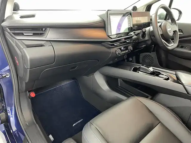 日産 オーラ オーテック 福島県 2025(令7)年 0.3万km オーロラフレアブルーパール /スーパーブラック 2トーン インテリジェントエマージェンシーブレーキ/・緊急停止支援システム/・前方衝突予測警報/・アダプティブLEDヘッドライト/・ふらつき防止装置/・標識検知機能/・車線逸脱警報装置/・後側方衝突防止支援システム/・後側方車両検知警報/・アラウンドビューモニター/・踏み間違い衝突防止アシスト/・後退時車両検知警報/純正9インチナビ/（TV/BT/AM・FM/HDMI）/・バックカメラ/ビルトインETC/デジタルインナーミラー/純正17インチアルミ/電子パーキング/・オートブレーキホールド/ブラインドスポットモニター/ヘッドアップディスプレイ/プッシュスタート/・スマートキー/純正フロアマット/D席パワーシート/・レザーシート/プッシュスタート/LEDライト/・オートライト/電動格納ミラー/ドアバイザー