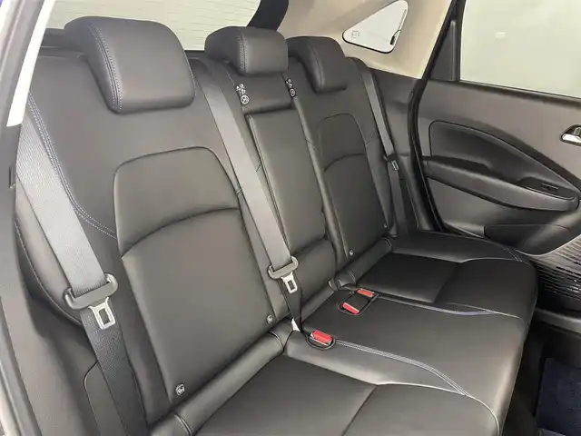 日産 オーラ オーテック 福島県 2025(令7)年 0.3万km オーロラフレアブルーパール /スーパーブラック 2トーン インテリジェントエマージェンシーブレーキ/・緊急停止支援システム/・前方衝突予測警報/・アダプティブLEDヘッドライト/・ふらつき防止装置/・標識検知機能/・車線逸脱警報装置/・後側方衝突防止支援システム/・後側方車両検知警報/・アラウンドビューモニター/・踏み間違い衝突防止アシスト/・後退時車両検知警報/純正9インチナビ/（TV/BT/AM・FM/HDMI）/・バックカメラ/ビルトインETC/デジタルインナーミラー/純正17インチアルミ/電子パーキング/・オートブレーキホールド/ブラインドスポットモニター/ヘッドアップディスプレイ/プッシュスタート/・スマートキー/純正フロアマット/D席パワーシート/・レザーシート/プッシュスタート/LEDライト/・オートライト/電動格納ミラー/ドアバイザー