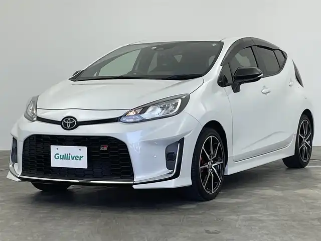 トヨタ アクア GRスポーツ 群馬県 2023(令5)年 1.8万km プラチナホワイトパールマイカ 純正７インチディスプレイオーディオ　バックカメラ　レーダークルーズコントロール　ＬＥＤライト　ＡＨＢ　ハーフレザーシート　純正１７インチＡＷ　ステアリングリモコン　クリアランスソナー　ＥＴＣ　禁煙車