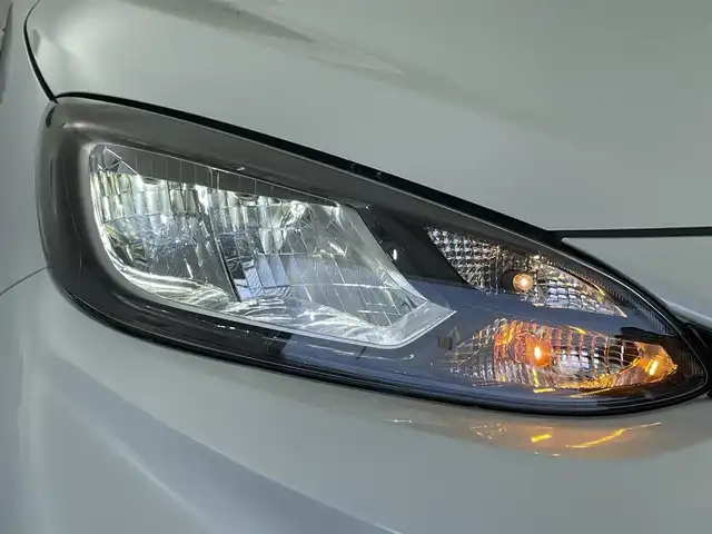 トヨタ アクア GRスポーツ 群馬県 2023(令5)年 1.8万km プラチナホワイトパールマイカ 純正７インチディスプレイオーディオ　バックカメラ　レーダークルーズコントロール　ＬＥＤライト　ＡＨＢ　ハーフレザーシート　純正１７インチＡＷ　ステアリングリモコン　クリアランスソナー　ＥＴＣ　禁煙車