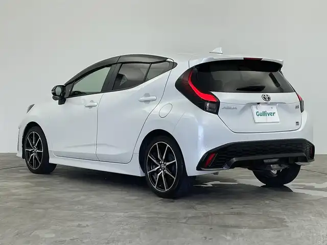 トヨタ アクア GRスポーツ 群馬県 2023(令5)年 1.8万km プラチナホワイトパールマイカ 純正７インチディスプレイオーディオ　バックカメラ　レーダークルーズコントロール　ＬＥＤライト　ＡＨＢ　ハーフレザーシート　純正１７インチＡＷ　ステアリングリモコン　クリアランスソナー　ＥＴＣ　禁煙車