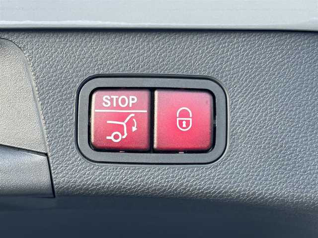 メルセデス・ベンツ Ｃ２００ 4マチック SW スポーツ 長野県 2018(平30)年 5.6万km イリジウムシルバー HUD（ヘッドアップディスプレイ）/・エアサスペンション/・レーダーセーフティーパッケージ/・ディストロニックプラス/・ブラインドスポットモニター/・レーンキープアシスト/・レザーARTICO/・純正HDDナビ/・フルセグTV/・リアビューモニター　　/・純正18インチアルミホイール/・ETC　/・シートヒーター/・キーレスゴー/・パワーバックドア/・パークトロニック/・LEDヘッドライト/・純正ドライブレコーダー