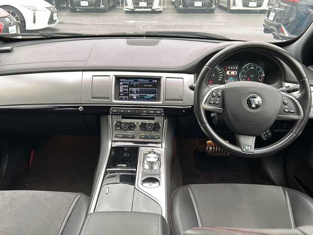 ジャガー ＸＦ 2．0R　スポーツLTD エディション 京都府 2015(平27)年 3.4万km 黒 ワンオーナー /純正メモリーナビ /バックカメラ /前後コーナーセンサー /パドルシフト /クルーズコントロール/ハーフレザー /シートヒーター /前後社外ドライブレコーダー(SN-TW84)/純正AW19インチ /ウィンカーミラー /パワーシート /Bluetooth/AUX/CD/DVD再生機能