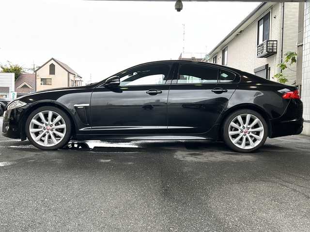 ジャガー ＸＦ 2．0R　スポーツLTD エディション 京都府 2015(平27)年 3.4万km 黒 ワンオーナー /純正メモリーナビ /バックカメラ /前後コーナーセンサー /パドルシフト /クルーズコントロール/ハーフレザー /シートヒーター /前後社外ドライブレコーダー(SN-TW84)/純正AW19インチ /ウィンカーミラー /パワーシート /Bluetooth/AUX/CD/DVD再生機能