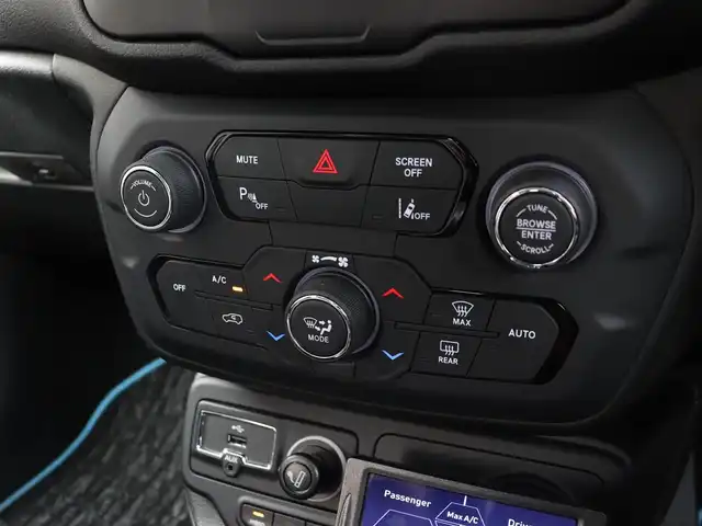 クライスラー・ジープ レネゲード リミテッド 4xe 長野県 2021(令3)年 3.8万km 紺 黒革シート/Kenwoodナビ(CD/DVD/TV/bluetooth/AM/FM/HDMI)/フルセグTV/バックカメラ/ACC/レーンキープアシスト/衝突軽減ブレーキ/BLIS/パークセンサー/パワーシート/ヒーター/ステアリングヒーター/スマートキー/純正17AW/LEDヘッドライト/ETC/充電ケーブル