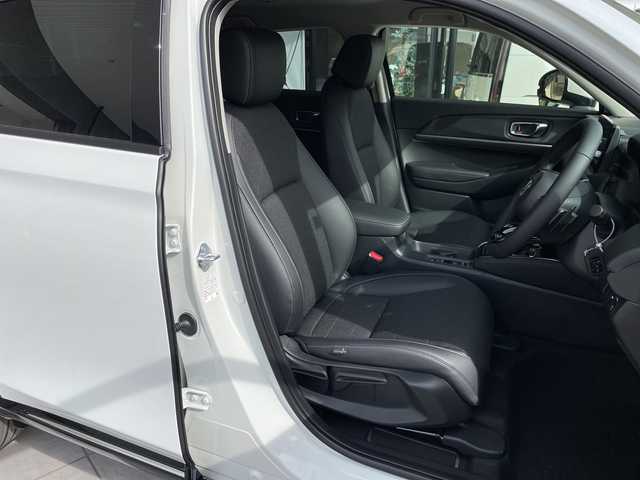 ホンダ ヴェゼル ハイブリッド e:HEV Z 愛知県 2025(令7)年 0.1千km プラチナホワイトパール ホンダセンシング/純正9型ディスプレイオーディオナビ/レーダークルーズコントロール/シートヒーター/バックカメラ/電動リアゲート/コーナーセンサー/純正アルミホイール/ETC2.0/ブラインドスポットモニター/LEDヘッドライト/ステアリングヒーター/ワイヤレス充電機/オートマチックハイビーム/ダウンヒルアシストコントロール/衝突軽減システム/フルセグ/Bluetooth/ステアリングスイッチ/スマートキー/プッシュスタート