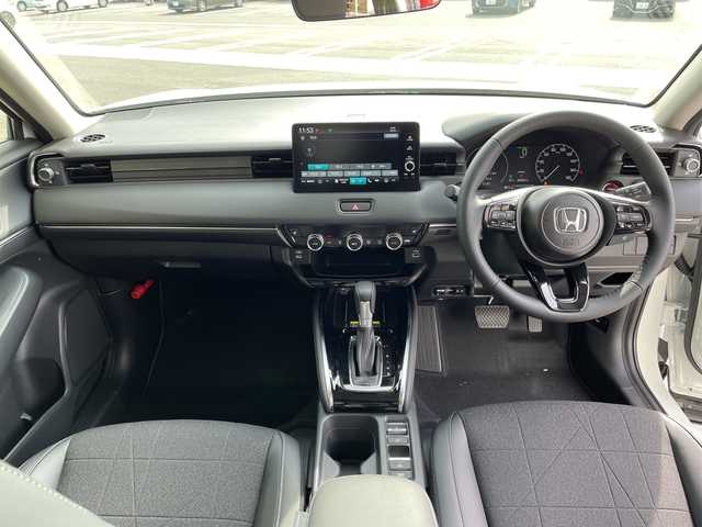 ホンダ ヴェゼル ハイブリッド e:HEV Z 愛知県 2025(令7)年 0.1千km プラチナホワイトパール ホンダセンシング/純正9型ディスプレイオーディオナビ/レーダークルーズコントロール/シートヒーター/バックカメラ/電動リアゲート/コーナーセンサー/純正アルミホイール/ETC2.0/ブラインドスポットモニター/LEDヘッドライト/ステアリングヒーター/ワイヤレス充電機/オートマチックハイビーム/ダウンヒルアシストコントロール/衝突軽減システム/フルセグ/Bluetooth/ステアリングスイッチ/スマートキー/プッシュスタート