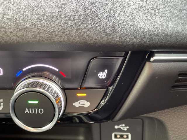 ホンダ ヴェゼル ハイブリッド e:HEV Z 愛知県 2025(令7)年 0.1千km プラチナホワイトパール ホンダセンシング/純正9型ディスプレイオーディオナビ/レーダークルーズコントロール/シートヒーター/バックカメラ/電動リアゲート/コーナーセンサー/純正アルミホイール/ETC2.0/ブラインドスポットモニター/LEDヘッドライト/ステアリングヒーター/ワイヤレス充電機/オートマチックハイビーム/ダウンヒルアシストコントロール/衝突軽減システム/フルセグ/Bluetooth/ステアリングスイッチ/スマートキー/プッシュスタート