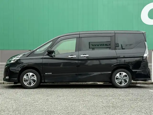 日産 セレナ e－パワー ハイウェイスター V 千葉県 2020(令2)年 6万km ダイヤモンドブラック 純正SDナビ（AM/FM/CD/DVD/Bluetooth）/フルセグTV/車外カメラカメラ（バック/サイド/全方位）/プロパイロット/エマージェンシーブレーキ/両側パワースライドドア/ドライブレコーダー/ETC/インテリジェントルームミラー/純正フロアマット/純正アルミホイール