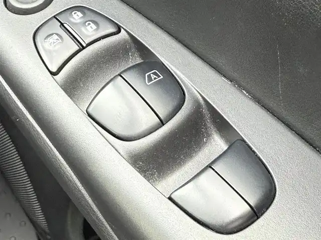 日産 セレナ e－パワー ハイウェイスター V 千葉県 2020(令2)年 6万km ダイヤモンドブラック 純正SDナビ（AM/FM/CD/DVD/Bluetooth）/フルセグTV/車外カメラカメラ（バック/サイド/全方位）/プロパイロット/エマージェンシーブレーキ/両側パワースライドドア/ドライブレコーダー/ETC/インテリジェントルームミラー/純正フロアマット/純正アルミホイール