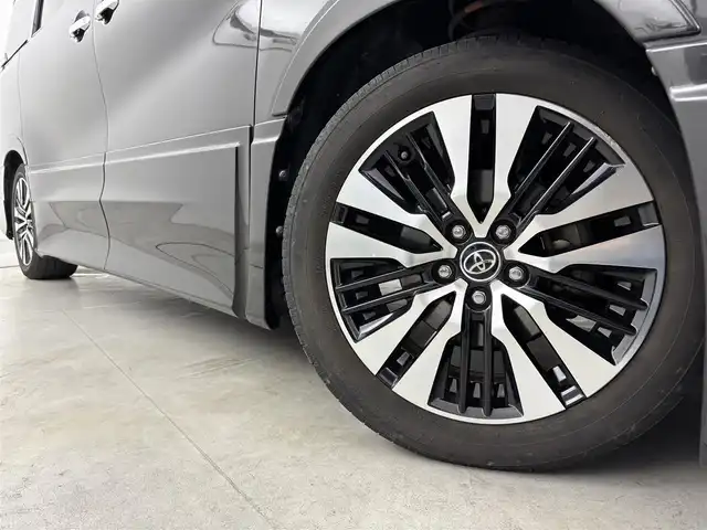 トヨタ ヴェルファイア Z Aエディション 福岡県 2017(平29)年 7.7万km バーニングブラッククリスタルシャインガラスフレーク ＴＲＤエアロ　/後席モニター　/純正９型ナビ（フルセグＴＶ）　/両側電動スライドドア　/クルーズコントロール　/衝突軽減　/コーナーセンサー　/レーンキープ　/オートライト　/横滑り防止　/オットマン　/ビルトインＥＴＣ