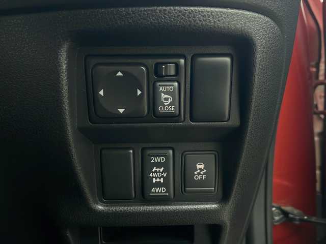 日産 ジューク 16GT FOUR 秋田県 2011(平23)年 3.5万km ラディアントレッド 4WD/純正ナビ　/ワンセグTV/AM/FM/CD/DVD/バックカメラ　/横滑り防止装置　/HIDヘッドライト　/フォグランプ　/オートライト　/スペアキー　/プッシュスタート　/純正アルミホイール　/社外フロアマット　/オートエアコン　/電動格納ミラー/取扱説明書/保証書