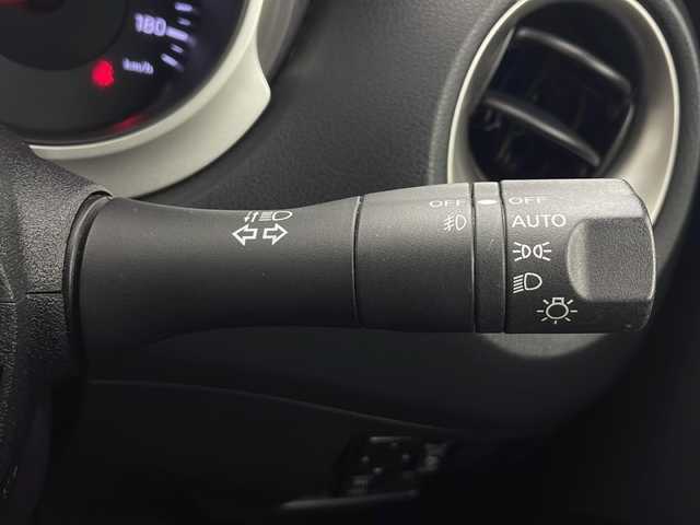 日産 ジューク 16GT FOUR 秋田県 2011(平23)年 3.5万km ラディアントレッド 4WD/純正ナビ　/ワンセグTV/AM/FM/CD/DVD/バックカメラ　/横滑り防止装置　/HIDヘッドライト　/フォグランプ　/オートライト　/スペアキー　/プッシュスタート　/純正アルミホイール　/社外フロアマット　/オートエアコン　/電動格納ミラー/取扱説明書/保証書