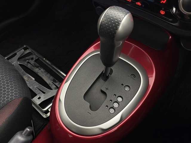 日産 ジューク 16GT FOUR 秋田県 2011(平23)年 3.5万km ラディアントレッド 4WD/純正ナビ　/ワンセグTV/AM/FM/CD/DVD/バックカメラ　/横滑り防止装置　/HIDヘッドライト　/フォグランプ　/オートライト　/スペアキー　/プッシュスタート　/純正アルミホイール　/社外フロアマット　/オートエアコン　/電動格納ミラー/取扱説明書/保証書