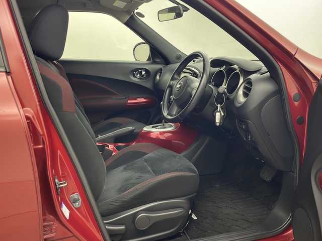 日産 ジューク 16GT FOUR 秋田県 2011(平23)年 3.5万km ラディアントレッド 4WD/純正ナビ　/ワンセグTV/AM/FM/CD/DVD/バックカメラ　/横滑り防止装置　/HIDヘッドライト　/フォグランプ　/オートライト　/スペアキー　/プッシュスタート　/純正アルミホイール　/社外フロアマット　/オートエアコン　/電動格納ミラー/取扱説明書/保証書