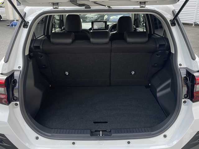 ダイハツ ロッキー プレミアム G HEV 広島県 2024(令6)年 0.6万km シャイニングホワイトパール /登録時走行距離/　　　　　　　5434キロ/ワンオーナー/社外ナビ/バックカメラ/地デジ/エアロ/シートヒーター/クルーズコントロール/スペアキー×１/ビルトインETC/新車時整備手帳/　　【保証書】/取扱説明書/