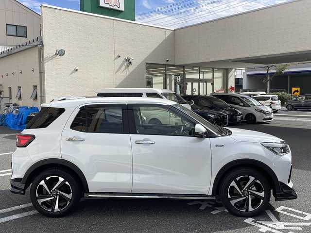 ダイハツ ロッキー プレミアム G HEV 広島県 2024(令6)年 0.6万km シャイニングホワイトパール /登録時走行距離/　　　　　　　5434キロ/ワンオーナー/社外ナビ/バックカメラ/地デジ/エアロ/シートヒーター/クルーズコントロール/スペアキー×１/ビルトインETC/新車時整備手帳/　　【保証書】/取扱説明書/