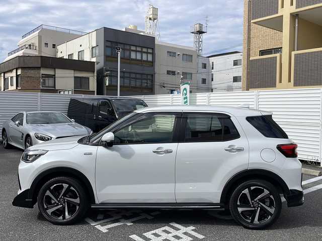 ダイハツ ロッキー プレミアム G HEV 広島県 2024(令6)年 0.6万km シャイニングホワイトパール /登録時走行距離/　　　　　　　5434キロ/ワンオーナー/社外ナビ/バックカメラ/地デジ/エアロ/シートヒーター/クルーズコントロール/スペアキー×１/ビルトインETC/新車時整備手帳/　　【保証書】/取扱説明書/