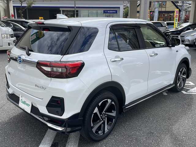 ダイハツ ロッキー プレミアム G HEV 広島県 2024(令6)年 0.6万km シャイニングホワイトパール /登録時走行距離/　　　　　　　5434キロ/ワンオーナー/社外ナビ/バックカメラ/地デジ/エアロ/シートヒーター/クルーズコントロール/スペアキー×１/ビルトインETC/新車時整備手帳/　　【保証書】/取扱説明書/