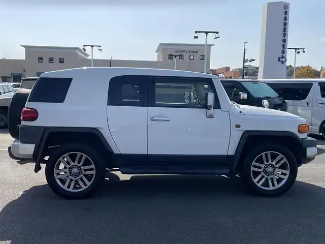 トヨタ ＦＪクルーザー カラーパッケージ 長崎県 2017(平29)年 4.7万km ホワイト 純正SDナビ/CD/DVD/BT/フルセグTV/バックカメラ/クルーズコントロール/社外レーダー(ZERO 702V)/ステアリングスイッチ/コーナーセンサー/ETC/スペアキー