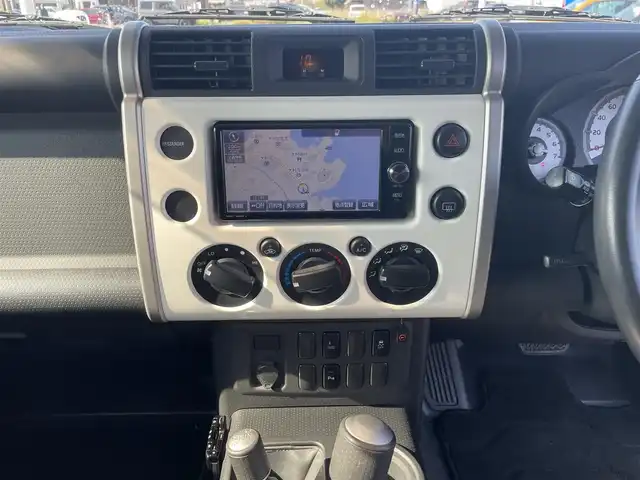 トヨタ ＦＪクルーザー カラーパッケージ 長崎県 2017(平29)年 4.7万km ホワイト 純正SDナビ/CD/DVD/BT/フルセグTV/バックカメラ/クルーズコントロール/社外レーダー(ZERO 702V)/ステアリングスイッチ/コーナーセンサー/ETC/スペアキー