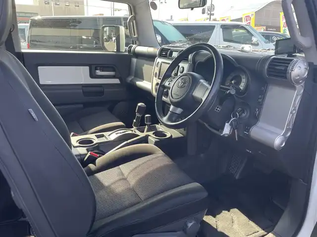 トヨタ ＦＪクルーザー カラーパッケージ 長崎県 2017(平29)年 4.7万km ホワイト 純正SDナビ/CD/DVD/BT/フルセグTV/バックカメラ/クルーズコントロール/社外レーダー(ZERO 702V)/ステアリングスイッチ/コーナーセンサー/ETC/スペアキー