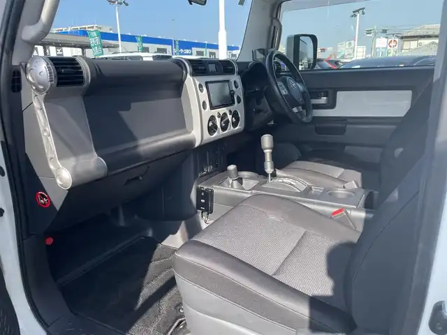 トヨタ ＦＪクルーザー カラーパッケージ 長崎県 2017(平29)年 4.7万km ホワイト 純正SDナビ/CD/DVD/BT/フルセグTV/バックカメラ/クルーズコントロール/社外レーダー(ZERO 702V)/ステアリングスイッチ/コーナーセンサー/ETC/スペアキー