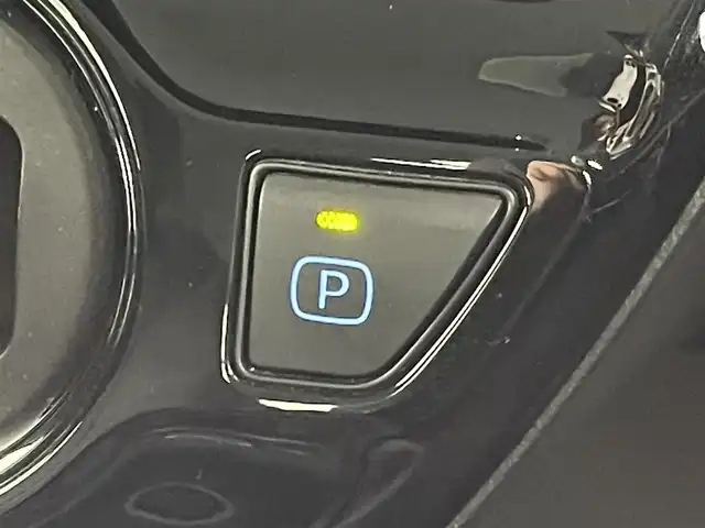 トヨタ プリウス Sツーリングセレクション 群馬県 2021(令3)年 6.3万km プラチナホワイトパールマイカ 純正８インチディスプレイオーディオ　パノラミックビューモニター　レーダークルーズコントロール　ＡＨＢ　シートヒーター　純正１７インチＡＷ　ステアリングリモコン　クリアランスソナー　ＥＴＣ２．０　禁煙車