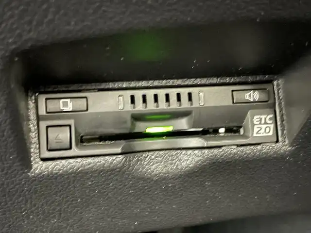 トヨタ プリウス Sツーリングセレクション 群馬県 2021(令3)年 6.3万km プラチナホワイトパールマイカ 純正８インチディスプレイオーディオ　パノラミックビューモニター　レーダークルーズコントロール　ＡＨＢ　シートヒーター　純正１７インチＡＷ　ステアリングリモコン　クリアランスソナー　ＥＴＣ２．０　禁煙車