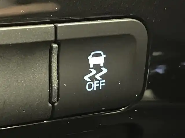 トヨタ プリウス Sツーリングセレクション 群馬県 2021(令3)年 6.3万km プラチナホワイトパールマイカ 純正８インチディスプレイオーディオ　パノラミックビューモニター　レーダークルーズコントロール　ＡＨＢ　シートヒーター　純正１７インチＡＷ　ステアリングリモコン　クリアランスソナー　ＥＴＣ２．０　禁煙車