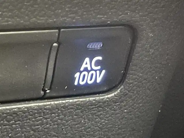 トヨタ プリウス Sツーリングセレクション 群馬県 2021(令3)年 6.3万km プラチナホワイトパールマイカ 純正８インチディスプレイオーディオ　パノラミックビューモニター　レーダークルーズコントロール　ＡＨＢ　シートヒーター　純正１７インチＡＷ　ステアリングリモコン　クリアランスソナー　ＥＴＣ２．０　禁煙車