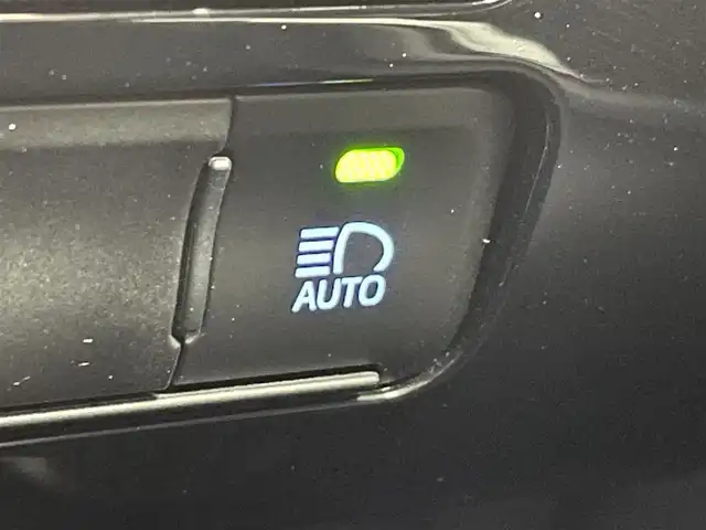 トヨタ プリウス Sツーリングセレクション 群馬県 2021(令3)年 6.3万km プラチナホワイトパールマイカ 純正８インチディスプレイオーディオ　パノラミックビューモニター　レーダークルーズコントロール　ＡＨＢ　シートヒーター　純正１７インチＡＷ　ステアリングリモコン　クリアランスソナー　ＥＴＣ２．０　禁煙車