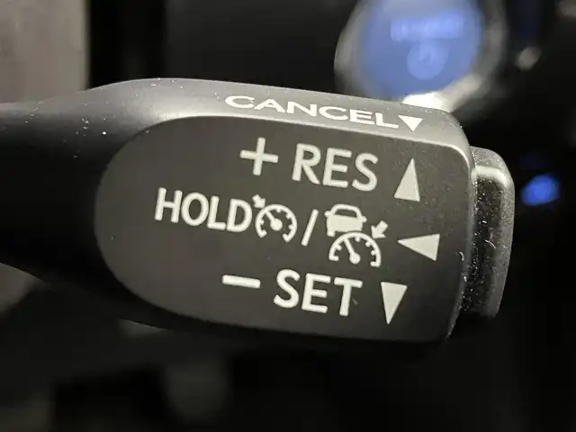 トヨタ プリウス Sツーリングセレクション 群馬県 2021(令3)年 6.3万km プラチナホワイトパールマイカ 純正８インチディスプレイオーディオ　パノラミックビューモニター　レーダークルーズコントロール　ＡＨＢ　シートヒーター　純正１７インチＡＷ　ステアリングリモコン　クリアランスソナー　ＥＴＣ２．０　禁煙車